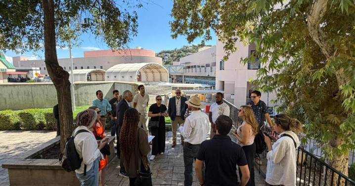 International journalism fellows visit Nogales