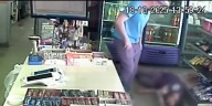Enfrentamiento de los Hells Angels en La Plata: el momento en el que uno de los heridos se desploma en una estación de servicio