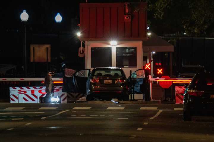 Person arrested after driving into barricade near White House: Secret Service