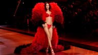 Karol G, Missy Elliott y Twice encabezarán el Victoria’s Secret Fashion Show 2025