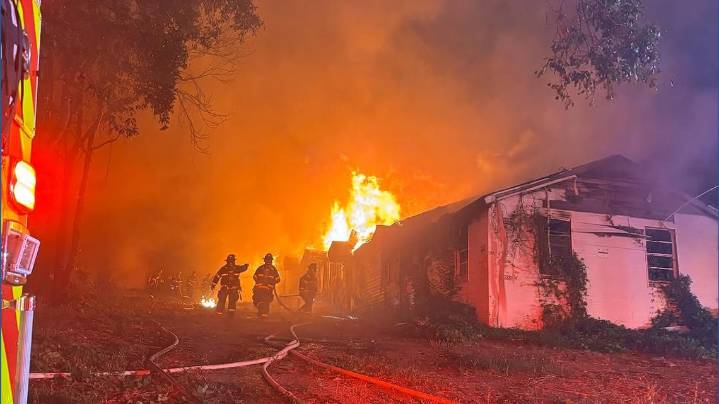 Fire in Columbia damages abandoned Washington Street apartment building