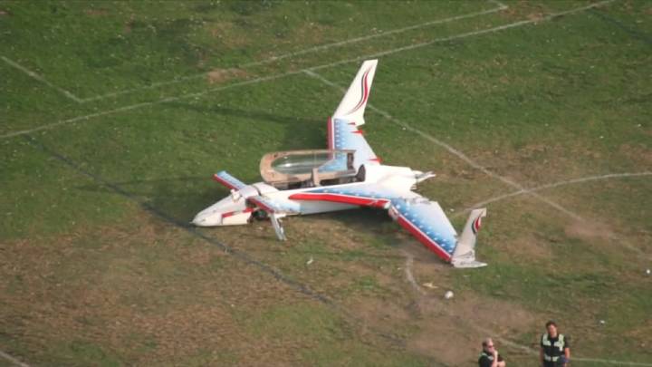 Small plane lands on Long Beach park soccer field