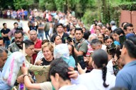 Gallardo entrega apoyos en Axtla; arriban camiones con electrodomésticos
