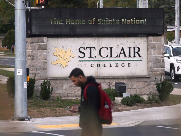 Strikers lay down Windsor picket signs as tentative college deal reached