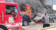 Se incendia vehículo y fuego se extiende a otro automóvil y cochera de una casa al norte de Hermosillo