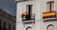 Colgar la bandera de España este Día de la Hispanidad puede costarte hasta 600 euros