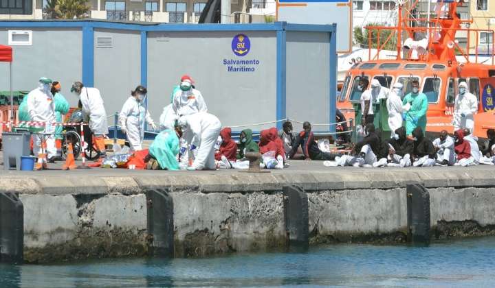 Interceptan un cayuco con más de 200 migrantes al sur de Tenerife