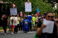 Cientos de puertorriqueños se unen a las protestas contra políticas autoritarias de Trump