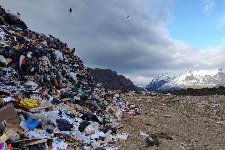 “Bomba de tiempo”. El basural argentino listado entre los 50 más contaminantes del mundo que amenaza a una ciudad turística