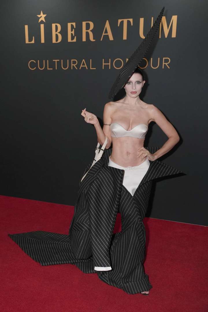 Julia Fox Wore Something Calm and Low