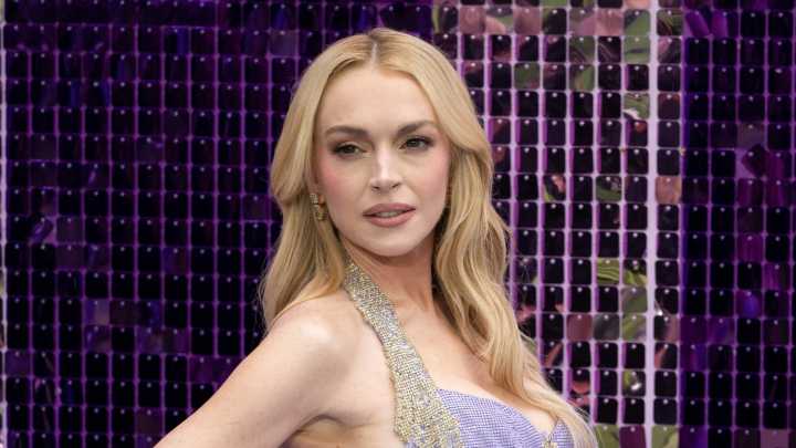 Head-Turning Pics Of Lindsay Lohan Going Makeup Free