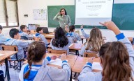La provincia busca prohibir el uso de celulares en las aulas para mejorar el aprendizaje