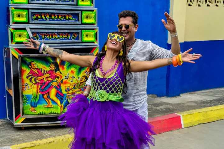 Bomba Estéreo y Carlos Vives se unen en «La Samaria», un homenaje a su natal Santa Marta