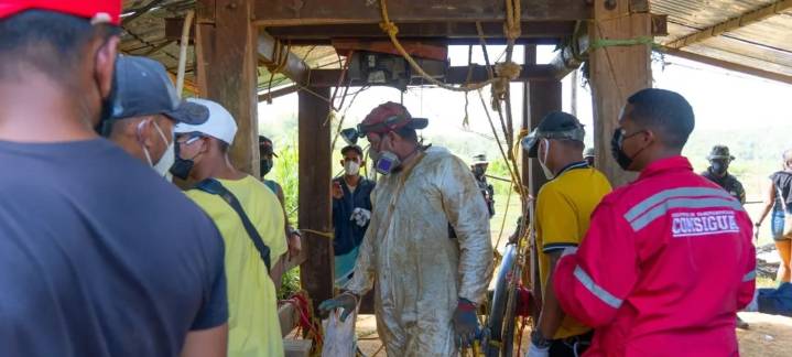 Continúan labores de rescate en mina Cuatro Esquinas de El Callao