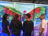 Icum inaugura mural en honor al Guacamayo Bandera en el Museo Mateo Manaure
