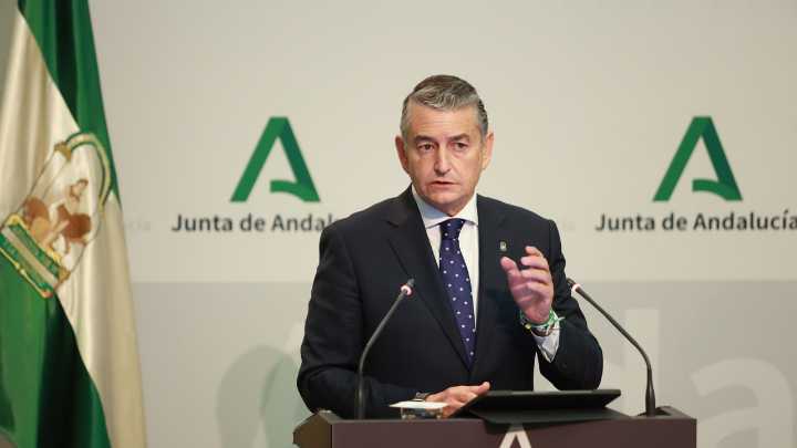 El consejero de Sanidad andaluz vuelve a acusar a Amama de mentir y les recrimina que generen una "alarma bestial"