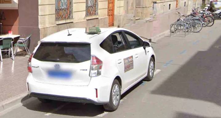 Los taxistas refrendan que hay más trabajo por el aumento del turismo y el transporte escolar en Huesca