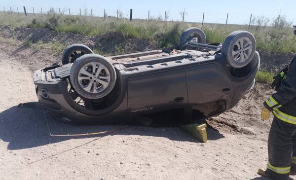 Venían de Pinamar y volcaron en el camino a San Blas