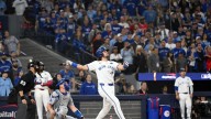 Azulejos de Toronto vencen a los Dódgers de Los Ángeles 11 - 4 en primer juego de la Serie Mundial
