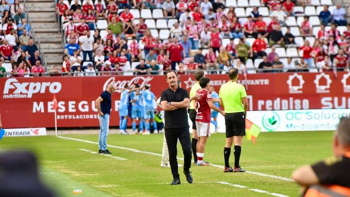 El Real Murcia se hunde y la afición acaba con pañolada a Felipe Moreno (0