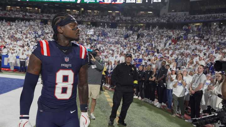 Stefon Diggs gets gets booed, hugs Josh Allen and Sean McDermott in return to Buffalo