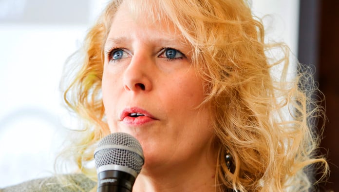 Complementarian Church Now Allowing Women To Give Announcements In Non