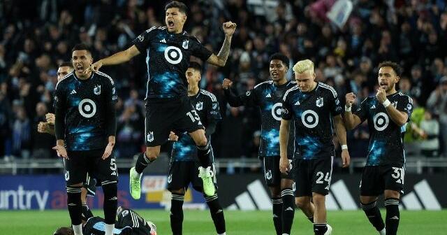 Dayne St. Clair makes a save in penalty shootout and Minnesota takes Game 1 with the Sounders