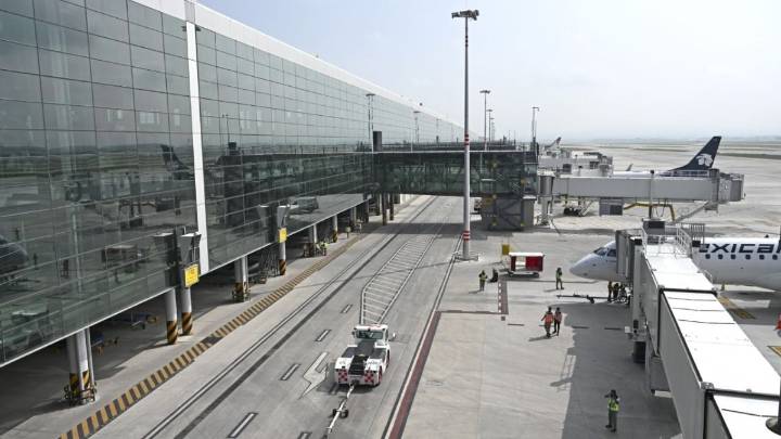 Golpe “grave y unilateral”, el sector aeronáutico mexicano en problemas tras suspensión de vuelos
