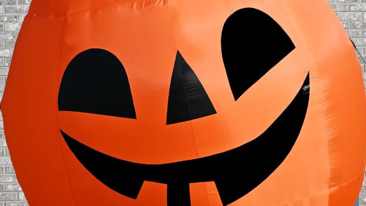 Mom wrestles runaway 20-foot inflatable pumpkin to the ground. Her son has 1 comment