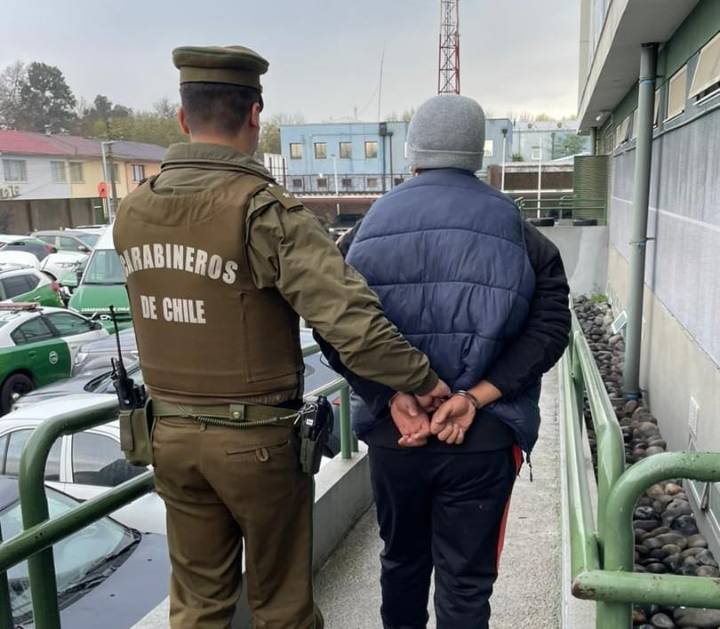 Hombre ingresó a robar abarrotes en un local del centro de Chillán.