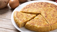 La mejor tortilla de patata "estilo Betanzos" lo hace este restaurante de Madrid: se te hará la boca agua