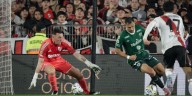 El blooper de Franco Armani con el que Sarmiento se puso en ventaja frente a River en el Monumental