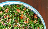 Prepará tabulé tradicional con bulgur, perejil y menta fresca