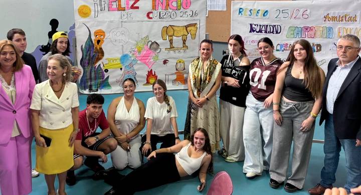 La consejera de Educación defiende la igualdad de condiciones entre alumnado urbano y rural