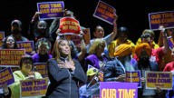 Letitia James adopta un tono desafiante en un mitin con el socialista Mamdani tras la acusación en su contra