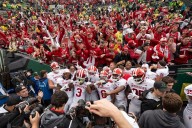 Deadspin | Roundup: No. 7 Indiana delivers statement win at No. 3 Oregon