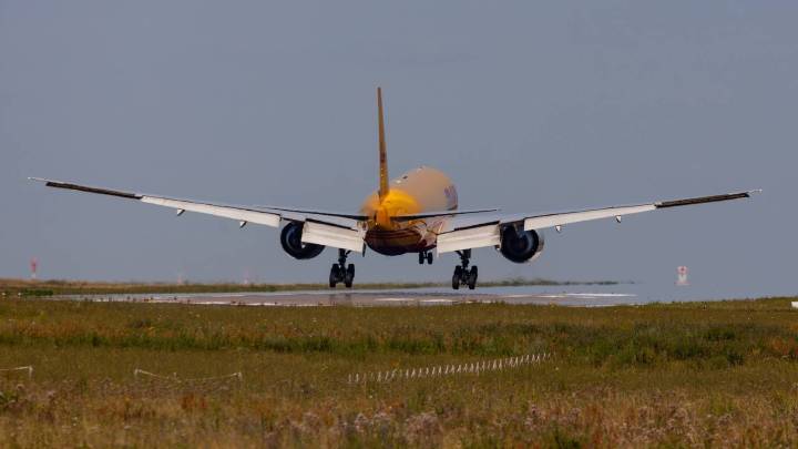 Ouch: DHL Airbus A300 Suffers Tail Strike At 170mph During Landing At London Heathrow