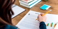 Hasta 8 años de cárcel por comprar tu tesis: lo que dice la ley y las universidades peruanas