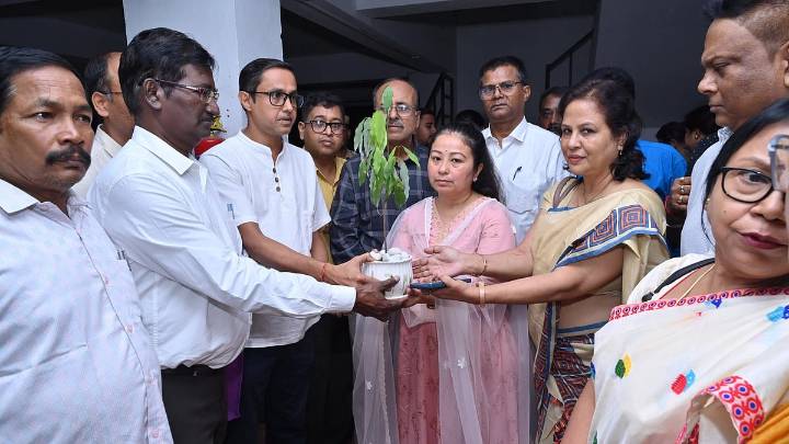 NFR officials visit Zubeen Garg’s residence to offer condolences