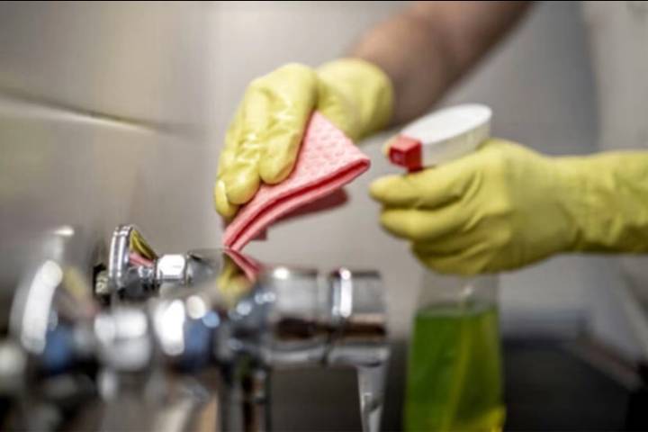 Empleadas domésticas: cómo quedan los sueldos de octubre sin el bono extra
