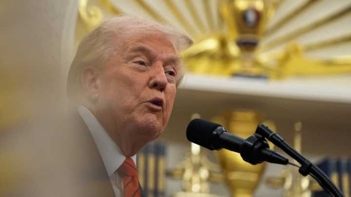 Donald Trump Viaja a Tel Aviv, Israel, Entre el Acuerdo por Paz y Espera de Entrega de Rehenes