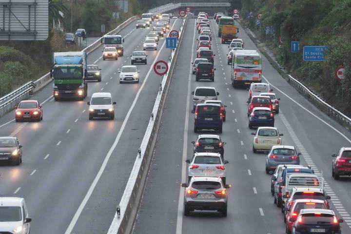 El Gobierno dará hasta 2.000 euros para obtener el carné de guagua o camión