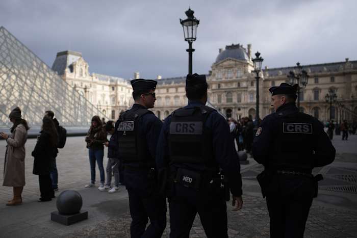Paris police acknowledge major gaps in Louvre’s defenses after jewel theft