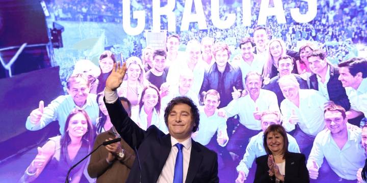Tras la victoria, Milei aseguró que se tomará “algo de tiempo” para definir los nuevos nombres del Gabinete