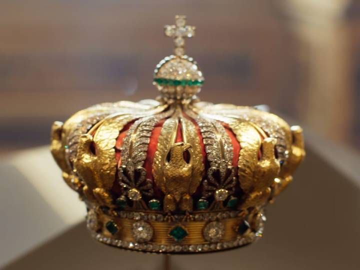 Espectacular robo de joyas de Napoleón de un valor incalculable en el Museo del Louvre