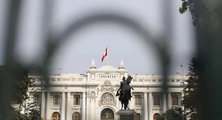 Congreso publica ley que precisa nombre de la plaza Bolívar como Plaza de la Constitución 
