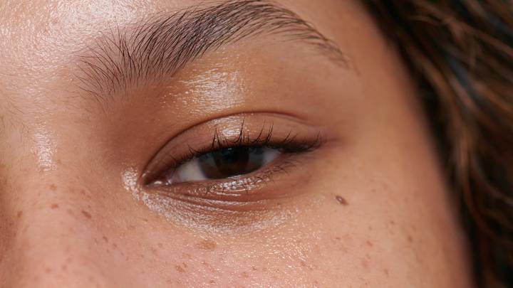 Why the Shark CryoGlow LED Face Mask Is Dermatologist-Approved to Treat Acne, Puffinesss, and Dullness