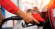 ¿Cuánto cuesta cargar el coche? Este es el precio del litro de gasolina y el del gasóleo este viernes 3 de octubre
