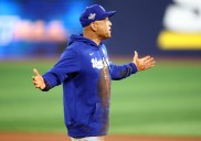 Dodgers manager Dave Roberts wipes out on basepaths while trying to show off October speed