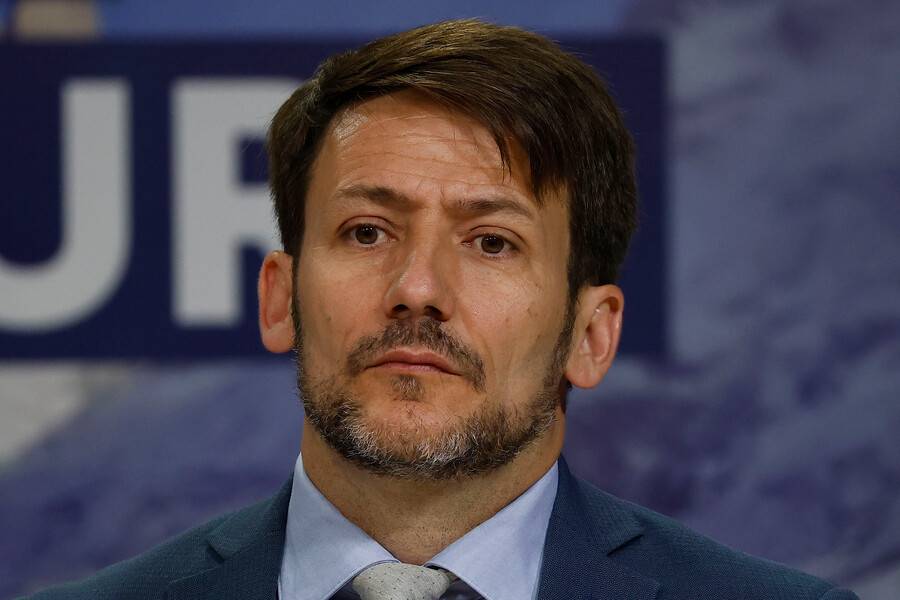 Pardow admite impacto por error en cuentas: “Es grave y tendrá consecuencias”